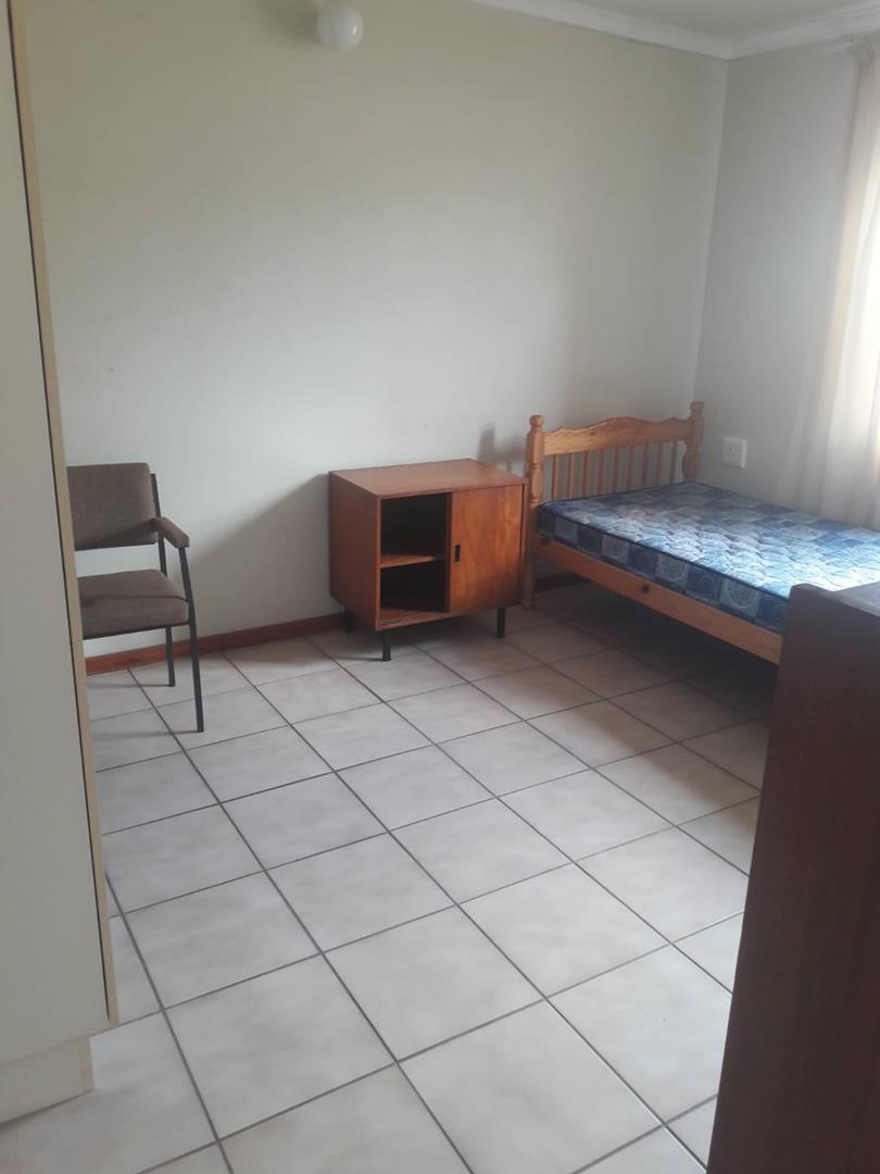 To Let 6 Bedroom Property for Rent in Summerstrand Eastern Cape